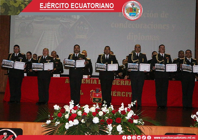 Se realizó la ceremonia de graduación del Cursos de Estado Mayor de Arma N.º 77 y Curso de Estado Mayor de Servicios N.º 44.