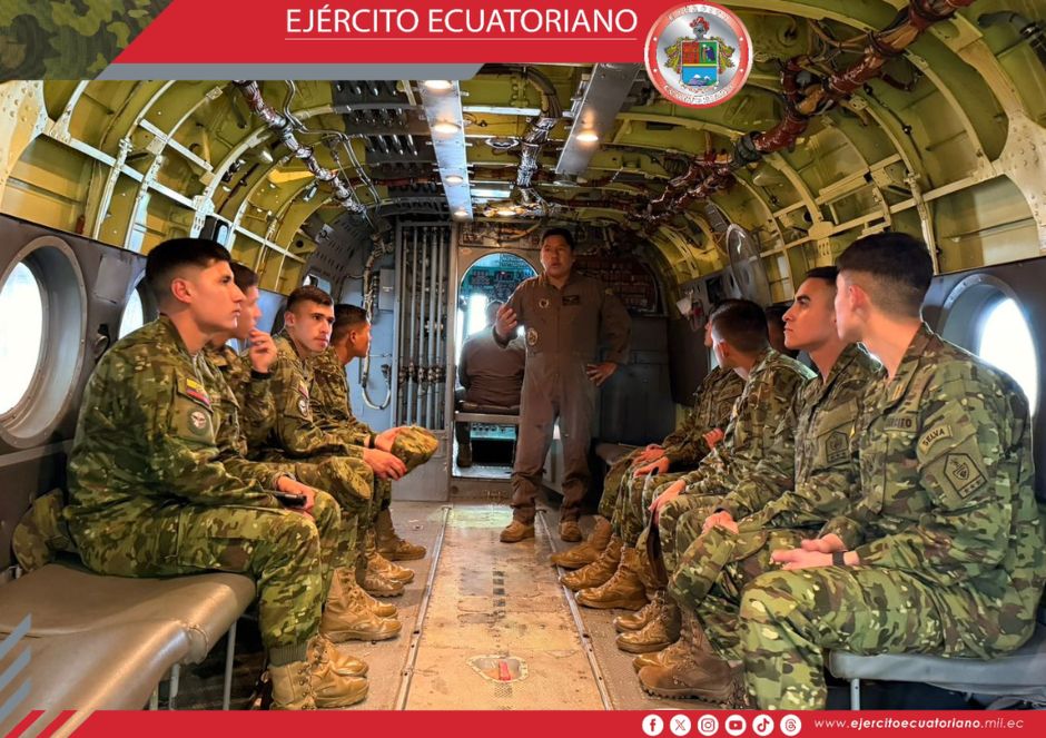 Futuros pilotos del Ejército fortalecen su formación con visita a la Brigada de Aviación