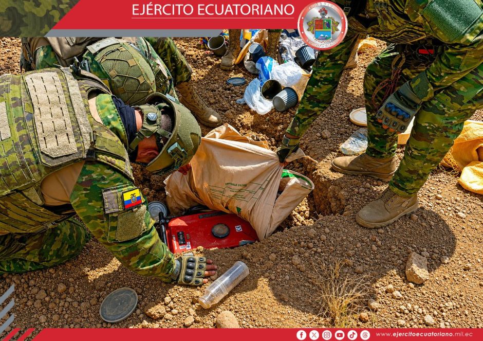 Ejército Ecuatoriano localiza cerca de 100 bocaminas en operaciones contra la minería ilegal en Macará
