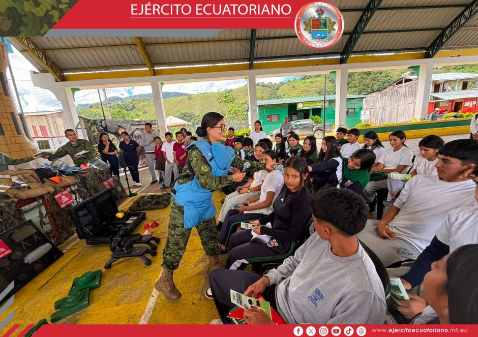 Mujeres militares lideran campaña de Educación sobre Riesgo de Minas en Zumba 
