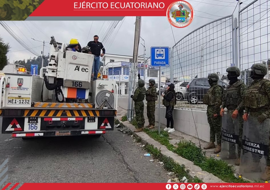 Militares retiran 110 cámaras instaladas ilegalmente en Riobamba