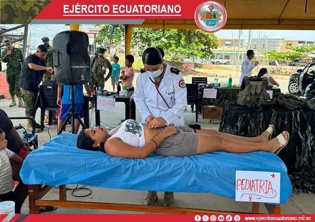 Ejército Ecuatoriano realiza acción cívica en la frontera sur