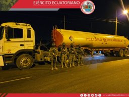 Efectivos militares Decomisan 8000 Galones De Combustible en Guayas