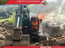 Personal militar continúa su lucha contra la minería ilegal en Loja