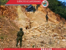 Ejército Ecuatoriano localiza cerca de 100 bocaminas en operaciones contra la minería ilegal en Macará