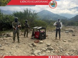 Personal militar continúa su lucha contra la minería ilegal en Loja
