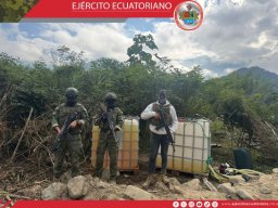 Personal militar continúa su lucha contra la minería ilegal en Loja