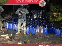 Ejército decomisó 3000 galones de combustible e inhabilitó maquinaria usada en minería ilegal en Zamora Chinchipe 