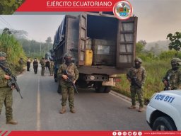 Operación militar contra la minería ilegal en Napo deja aprehendidos, maquinaria destruida y vehículos decomisados
